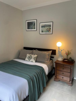 -The Garden Room - with Private Entrance & Private Bathroom